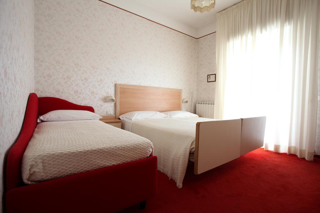 Hotel Rondinella E Viola Rimini Zimmer foto